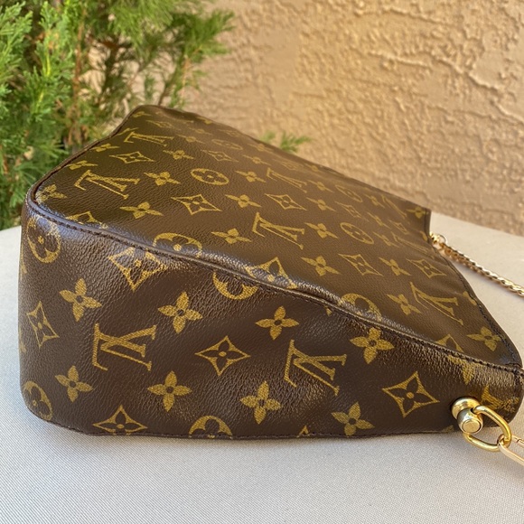 Louis Vuitton - Picture 7 of 16